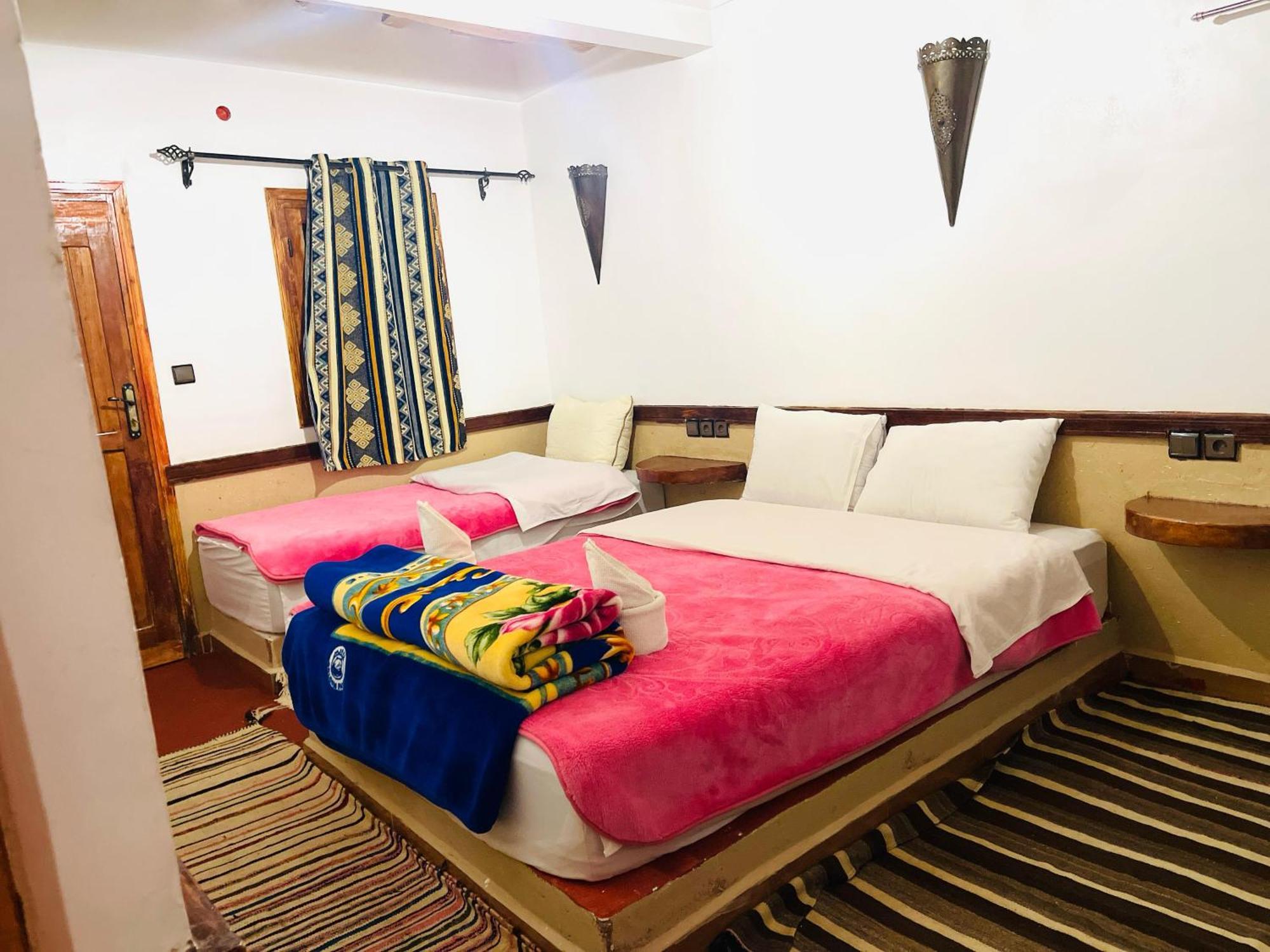 Akhendachou n'Ait Ouffi Auberge La Belle Vue Dades מראה חיצוני תמונה